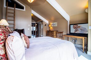 Appartamento, letti multipli, patio, vista montagna (Parkside Condo 225A) | 3 camere, con stile personalizzato, con arredamento individuale