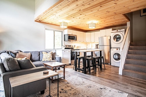 Modern Golf View Condo + Resort Amenities