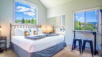 Condo, várias camas, varanda, vista para a montanha (Bonne Vie 2275) | 3 quartos, individualmente decorados, individualmente mobiliados