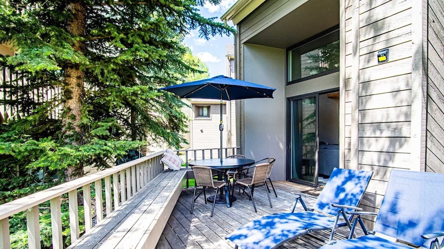 Modern Golf View Condo + Resort Amenities