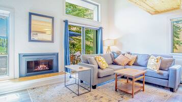 Condo, Multiple Beds, Patio, Mountain View (Bonne Vie 2275) | Living area | 42-inch flat-screen TV with digital channels