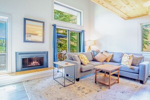 Condo, Multiple Beds, Patio, Mountain View (Bonne Vie 2275) | Living area | 42-inch flat-screen TV with digital channels