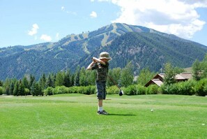 Golf - Modern Golf View Condo + Resort Amenities (Sun Valley)