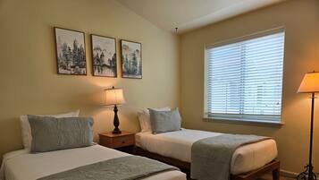 Appartement, Meerdere bedden, terras, uitzicht op bergen (Sweetwater in Hailey) | 2 slaapkamers, individueel gedecoreerd, individueel gemeubileerd