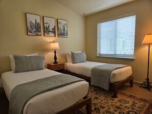 公寓式客房, 多张床, 露台, 山景 (Sweetwater in Hailey) | 2 多间卧室、特色装修、特色家居、床单