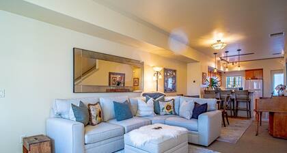 2BD Sweetwater Condo - Community Park, Pool + Hot Tub
