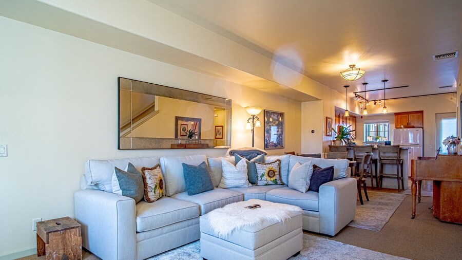 2BD Sweetwater Condo - Community Park, Pool + Hot Tub