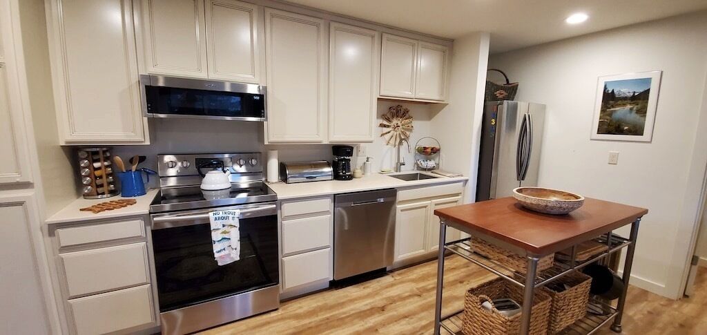 Condo, varias camas, patio, vista a la montaña (Bonne Vie 2257) | Cocina privada | Comedor 