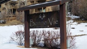Exterior detail - Bonne Vie Condo With Elkhorn Amenity Passes! (Sun Valley)