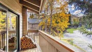 Appartement, Meerdere bedden, balkon, uitzicht op bergen (Snow Creek Condo 1541) | Uitzicht vanuit de kamer