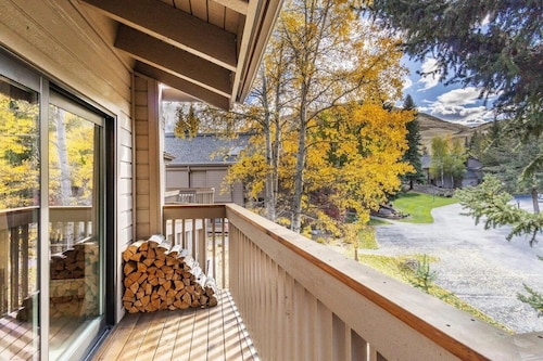 Snow Creek 1541 - Ski-in/ski-out + Pool & Hot Tub