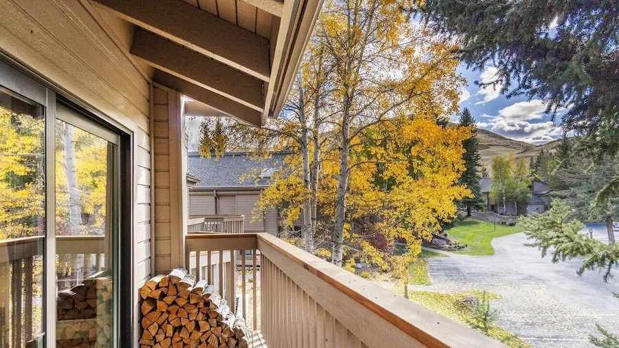 Snow Creek 1541 - Ski-in/ski-out + Pool & Hot Tub