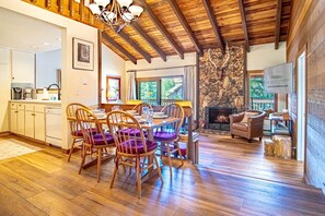 Interior - Snow Creek 1541 - Ski-in/ski-out + Pool & Hot Tub (Sun Valley)