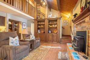 House, Multiple Beds, Patio, Mountain View (Chocolate Gulch Cabin) | Interior