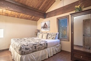 Casa, varias camas, patio, vista a la montaña (Chocolate Gulch Cabin) | 4 habitaciones, decoración personalizada y muebles diferentes 