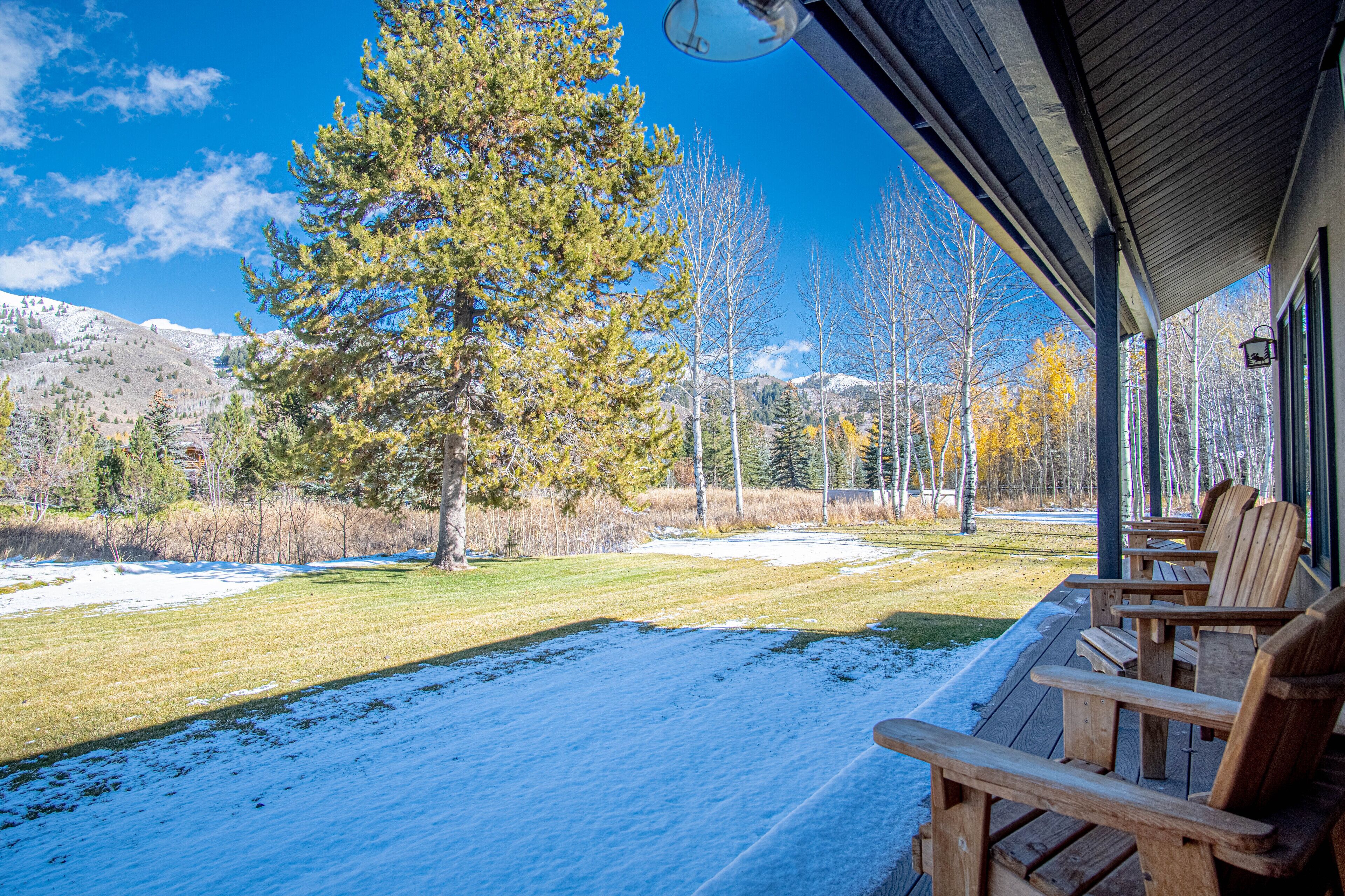 Casa, varias camas, patio, vista a la montaña (Chocolate Gulch Cabin) | Vista desde la habitación