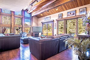 Huis, meerdere bedden, patio, uitzicht op bergen (Chocolate Gulch Cabin) | Lobby