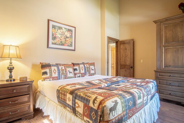 Ferienhaus, Mehrere Betten, Terrasse, Bergblick (Chocolate Gulch Cabin) | 4 Schlafzimmer, individuell dekoriert, individuell eingerichtet