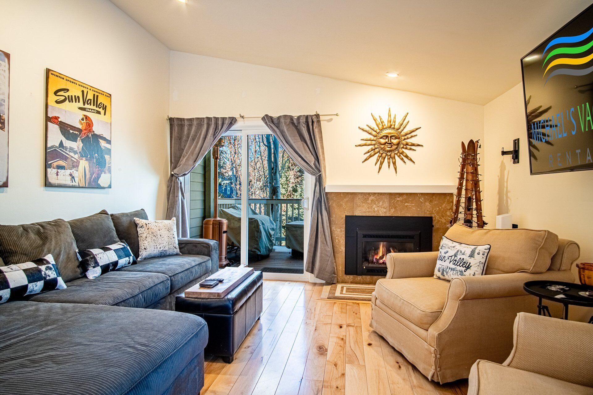 Apartamento, varias camas, patio, vistas a la montaña (The Ranch 46) | Zona de estar | Televisión de pantalla plana de 42 pulgadas con canales digitales