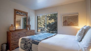 Condo, Multiple Beds, Balcony, Mountain View (Sun Valley Condo 116) | 2 bedrooms, individually decorated, individually furnished, bed sheets