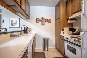 Condo, Multiple Beds, Balcony, Mountain View (Sun Valley Condo 116) | Private kitchen | Dining tables