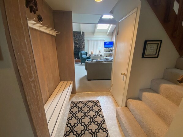 콘도, 침대(여러 개), 발코니, 산 전망 (Sun Valley Condo 116) | 거실 공간 | 디지털 채널 시청이 가능한 42인치 평면 TV