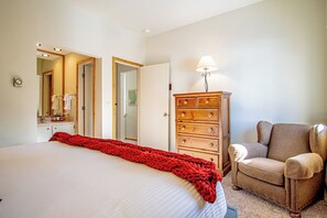 คอนโด, หลายเตียง, ลานระเบียง, วิวภูเขา (Bonne Vie 2221) | 3 ห้องนอน, ห้องพั��กตกแต่งอย่างมีเอกลักษณ์, ตกแต่งพิเศษโดยเฉพาะ