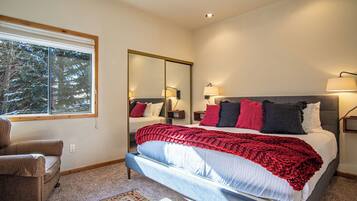 3 bedrooms, individually decorated, individually furnished, bed sheets