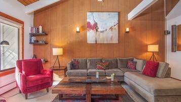 Condo, 2 Queen Beds, Balcony, Mountain View (Sun Valley Condo 102) | Living area | 42-inch flat-screen TV with digital channels