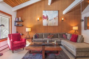 Condo, 2 Queen Beds, Balcony, Mountain View (Sun Valley Condo 102) | Living area | 42-inch flat-screen TV with digital channels