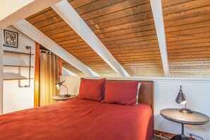 Condo, 2 Queen Beds, Balcony, Mountain View (Sun Valley Condo 102) | 2 bedrooms, individually decorated, individually furnished, bed sheets