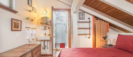 Condo, 2 Queen Beds, Balcony, Mountain View (Sun Valley Condo 102) | 2 bedrooms, individually decorated, individually furnished, bed sheets