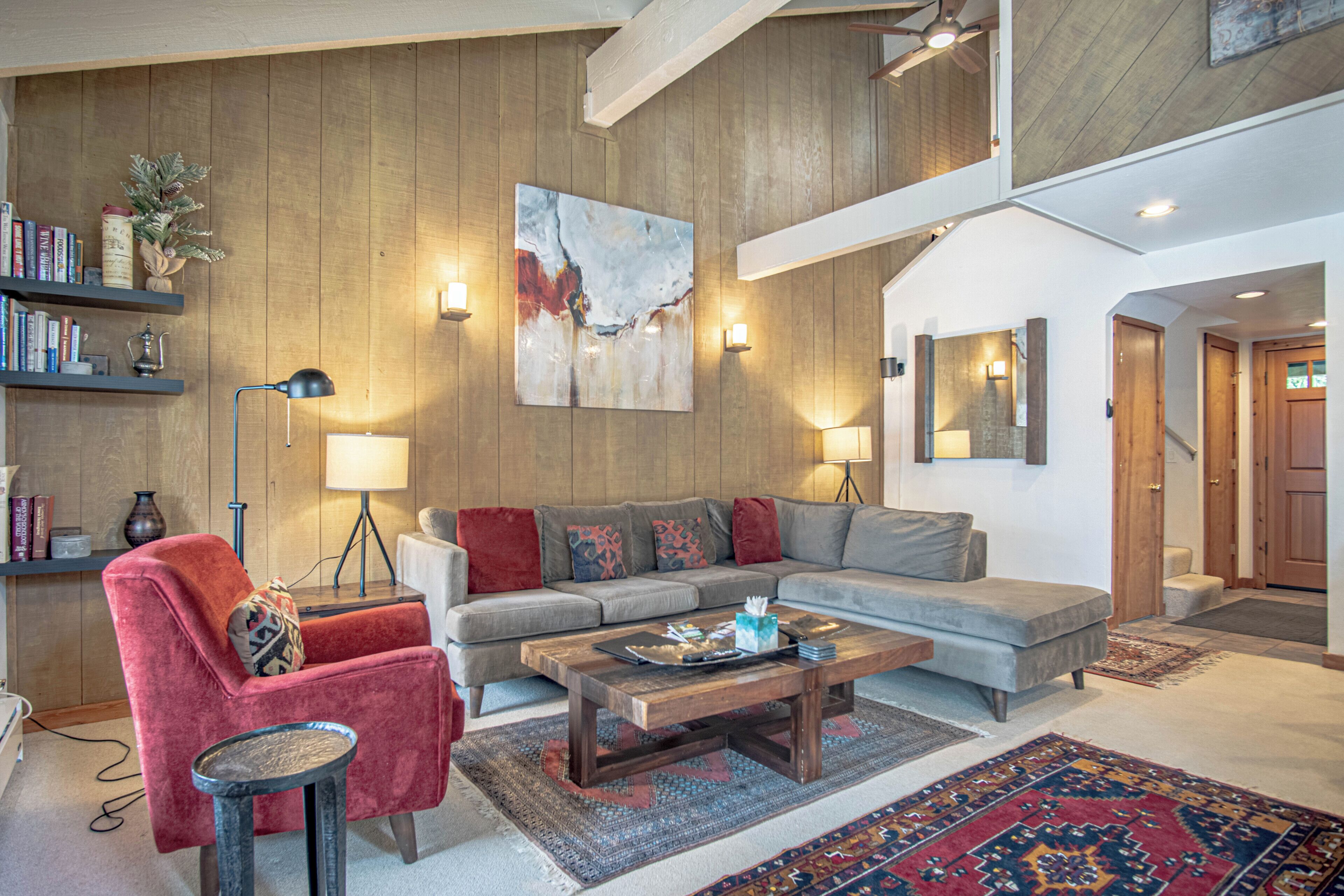 Condo, 2 Queen Beds, Balcony, Mountain View (Sun Valley Condo 102) | Living area | 42-inch flat-screen TV with digital channels