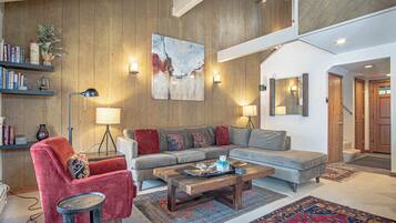 Condo, 2 Queen Beds, Balcony, Mountain View (Sun Valley Condo 102) | Living area | 42-inch flat-screen TV with digital channels