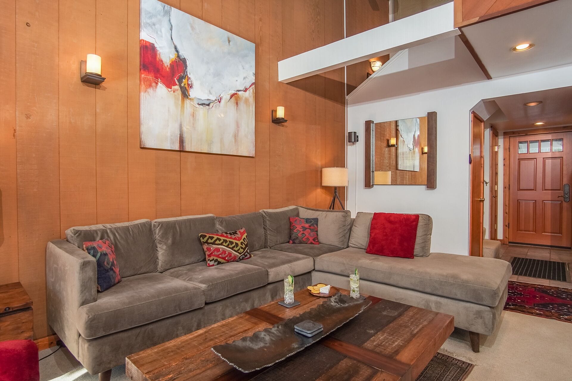 Apartment, 2 Queen-Betten, Balkon, Bergblick (Sun Valley Condo 102) | Wohnbereich | 42-Zoll-Flachbildfernseher mit Digitalempfang