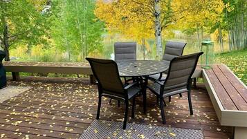 Khu ẩm thực ngoài trời