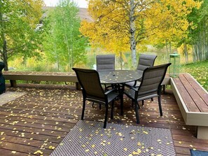 Khu ẩm thực ngoài trời