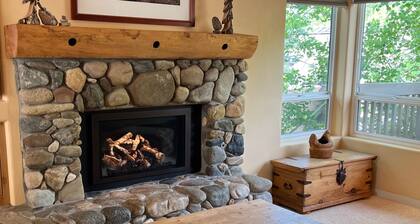 #215a-great Location on the Bike/ski Path With Garage: 10 Minute Walk to Town & Lifts