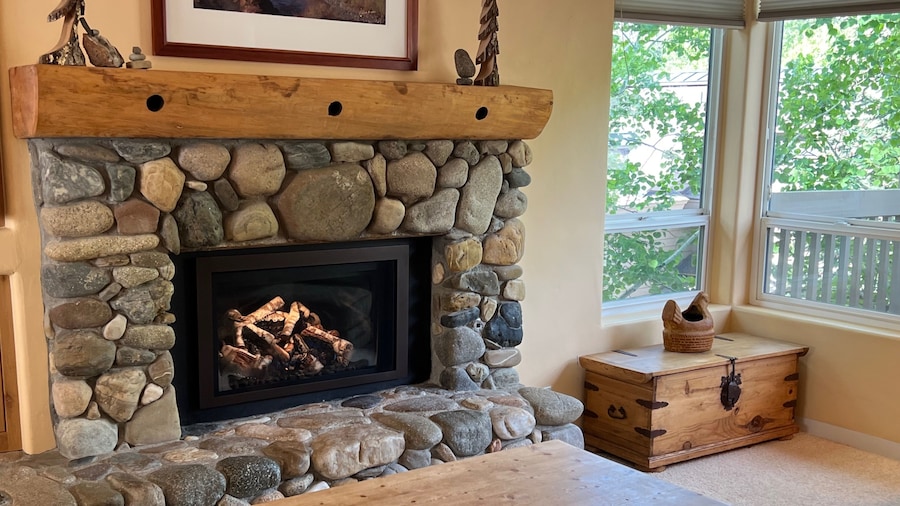 #215a-great Location on the Bike/ski Path With Garage: 10 Minute Walk to Town & Lifts