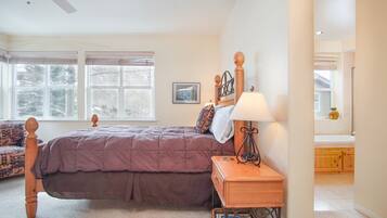 House, Multiple Beds, Balcony, Mountain View (Sun Valley Townhome 215A) | 4 bedrooms, individually decorated, individually furnished, bed sheets