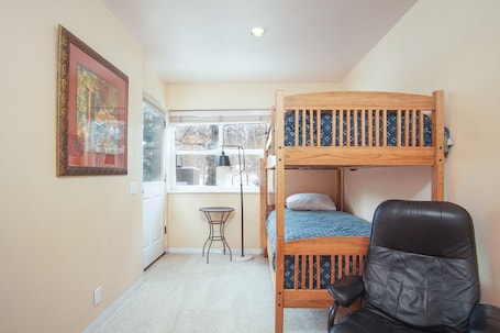 House, Multiple Beds, Balcony, Mountain View (Sun Valley Townhome 215A) | 4 bedrooms, individually decorated, individually furnished, bed sheets