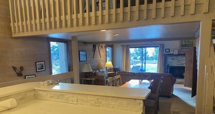 Snow Creek 1551 - Ski-in/ski-out + Pool & Hot Tub