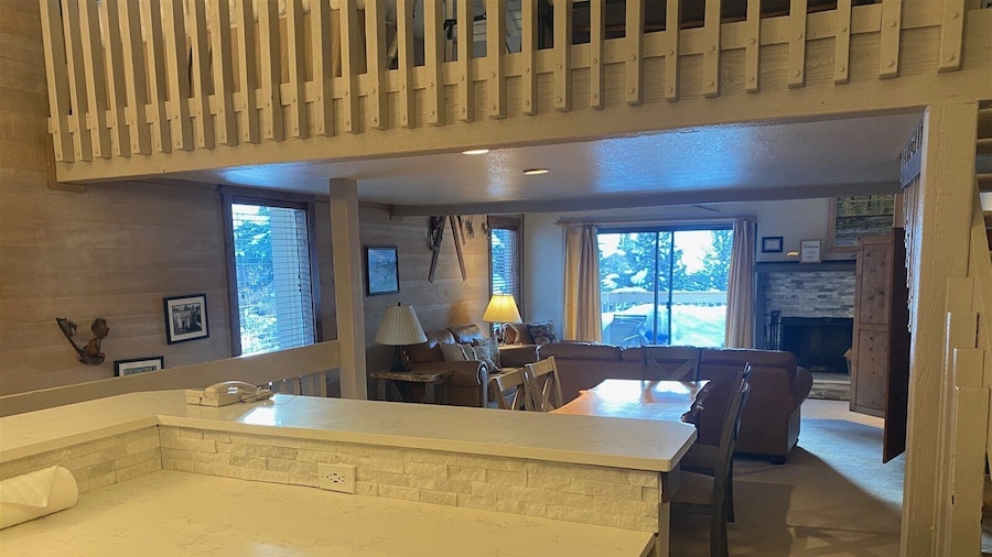 Snow Creek 1551 - Ski-in/ski-out + Pool & Hot Tub