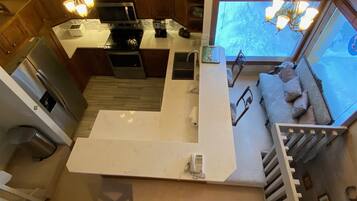 Condo, Multiple Beds, Balcony, Mountain View (Snow Creek Condo 1551) | Living area | 42-inch flat-screen TV with digital channels