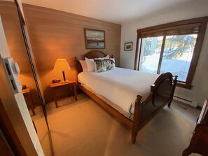 Lägenhet - flera sängar - balkong - utsikt mot bergen (Snow Creek Condo 1551) | 2 sovrum, individuell inredning, unika möbler och sängkläder