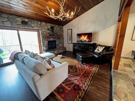 Condo, Multiple Beds, Patio, Mountain View (Ridge Condo 2601) | Living area | 42-inch flat-screen TV with digital channels