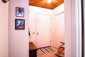 Condo, 2 Queen Beds, Kitchen, Mountain View (Atelier at Sun Valley) | Interior