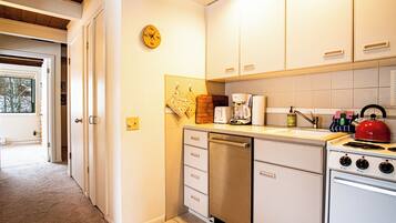 Condo, 2 Queen Beds, Kitchen, Mountain View (Atelier at Sun Valley) | Private kitchen | Dining tables