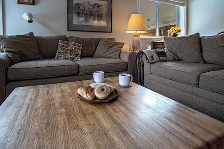 Condo, 2 Queen Beds, Kitchen, Mountain View (Atelier at Sun Valley) | Living area | 42-inch flat-screen TV with digital channels