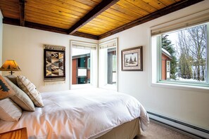 Condo, 2 camas Queen, cozinha, vista para a montanha (Atelier at Sun Valley) | 2 quartos, individualmente decorados, individualmente mobiliados